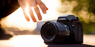 Нов флагмански микро 4/3 фотоапарат Panasonic LUMIX G9 II, два обектива Leica DG и нов грип