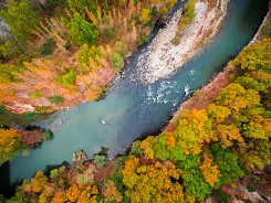 Есенна река...