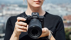 Новият компактен фулфрейм Canon EOS R8 Mark II – поправени ли са всички слабости на оригиналния R8?