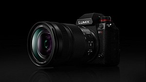 Panasonic Lumix DC-S1R received the 2019-2020 EISA Advanced Full-Frame Camera Award