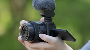 Нов фотоапарат за влогинг Sony ZV-E10 II и лек компактен обектив Sony E PZ 16-50mm f/3.5-5.6 OSS II