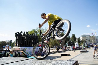 Foot jump tailwhip