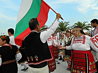 България танцува