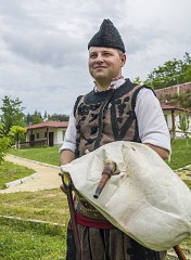 НИЕ,ХОРАТА РОДОПЧАНИ!