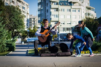 Чичкото с китарата