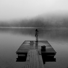 Мъглата, езерото и Тя