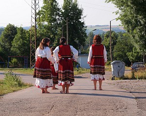 Босоноги танцьорки