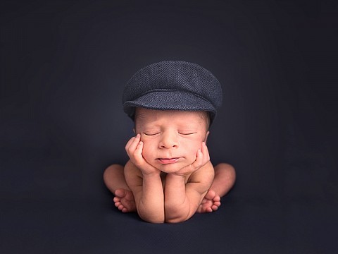 Бебешка фотосесия на новородено бебе