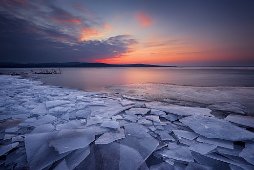Леденото езеро