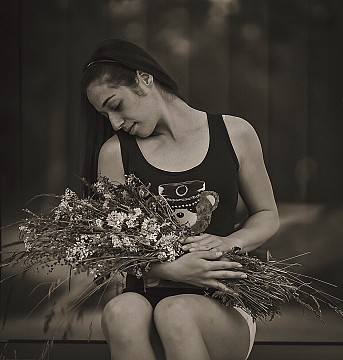 Момичето с полските цветя