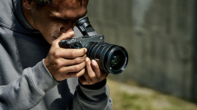 Новата кинокамера Sony FX2 Cinema Line - разширени възможности в компактен корпус